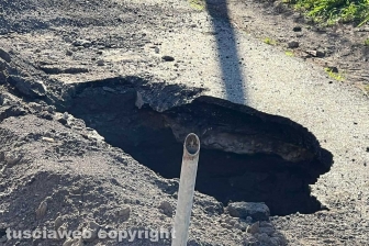 Viterbo - Si apre una voragine in via del Pilastro