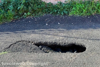 Viterbo - Si apre una voragine in via del Pilastro