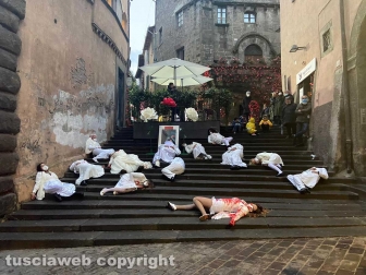 Yarn Bombing e Click! in piazza contro la violenza sulle donne