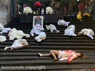 Yarn Bombing e Click! in piazza contro la violenza sulle donne