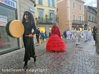 Yarn Bombing e Click! in piazza contro la violenza sulle donne
