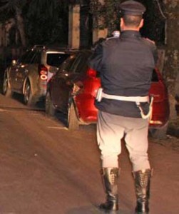 polizia_notte_uomo_350