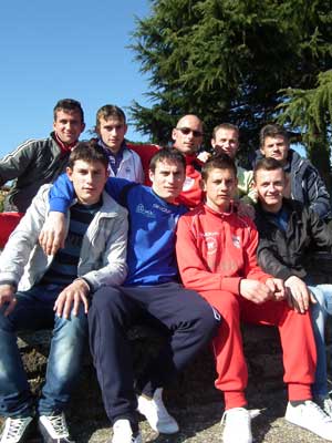 Alfredo Boldorini con i ragazzi albanesi tesserati