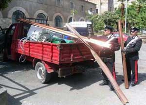 I carabinieri con il rame sequestrato