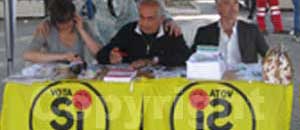 Il gazebo del Pd