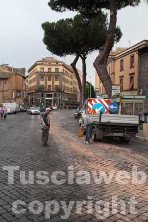 Chiazza d'olio a piazza del Teatro