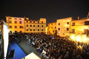 La piazza di Montefiascone durante l'Est Film Festival