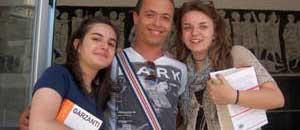 Alcuni ragazzi dopo la prima prova della maturità