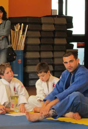 Roberto Meloni alla cerimonia di consegna delle cinture ai judoka caninesi