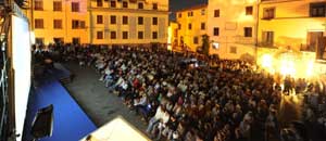 La piazza di Montefiascone durante l'Est Film Festival