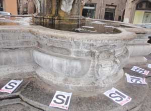 Mani sporche nella fontana, il blitz di Casa Pound