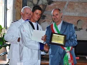 La targa a Andrea Cosimi