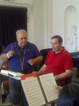 Bruno Praticò con il maestro Vignati alle prove