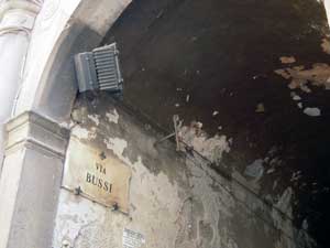 Via Bussi nel degrado