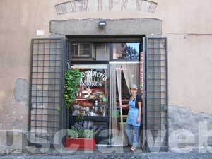 Il negozio via San Lorenzo