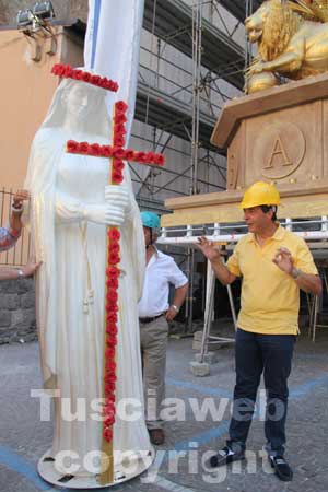 Il sindaco Marini con la statua