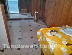 Le immagini della casa in cui è avvenuta la rapina