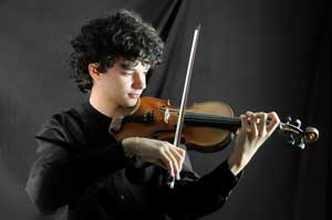 Il violinista Stefano Mhanna