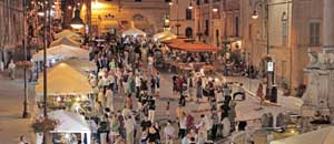In migliaia per il Divino etrusco