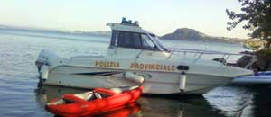 La canoa recuperata dalla Polizia provinciale