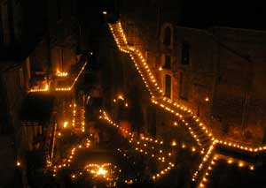 I vicoli illuminati dalle candele