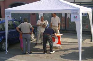 La raccolta firme del Pd a Vitorchiano
