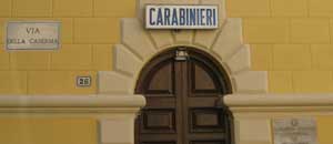 La facciata della caserma dei carabinieri