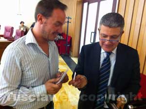 Il presidente Meroi "paga" il biglietto a Ciocchetti