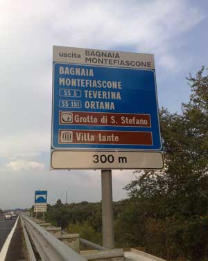Il cartello stradale all'uscita Bagnaia