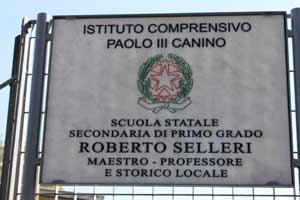 La targa con l'intitolazione a Selleri