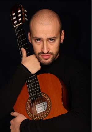 Il chitarrista Luca Angelini