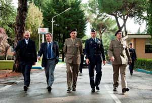 Il generale Roggio in visita all'Aeronautica