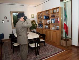 Il generale Roggio in visita all'Aeronautica