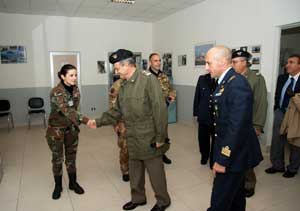 Il generale Roggio in visita all'Aeronautica