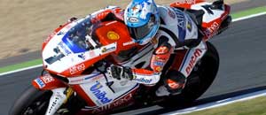 Il pilota Carlos Checa