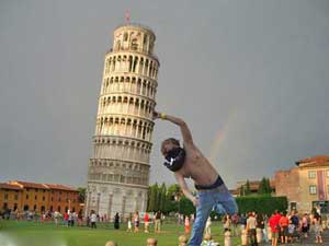 Er Pelliccia che regge la torre di Pisa