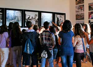 La visita degli studenti alla mostra