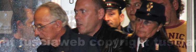 A sinistra Vincenzo Ventura all'uscita dalla questura