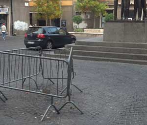 La buca in piazza della Repubblica
