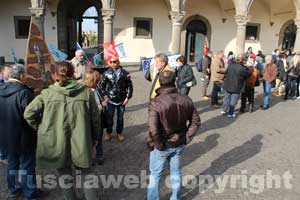 Il sit-in in piazza del Comune
