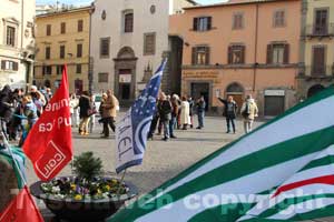 Il sit-in in piazza del Comune