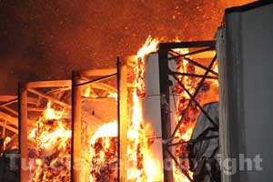 L'incendio al deposito di carta sulla Teverina
