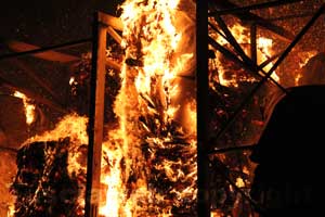 L'incendio al deposito di carta sulla Teverina