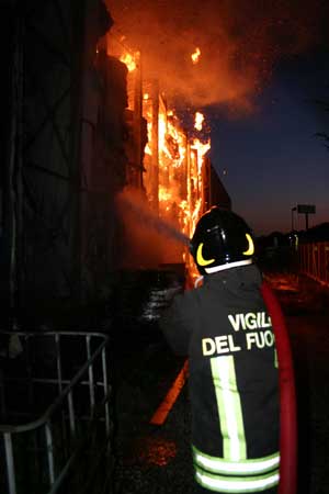 Vigile del fuoco al lavoro