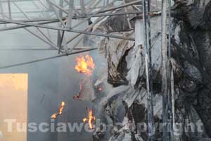 Le bobine ancora in fiamme