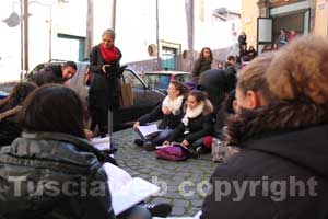La lezione di sociologia "on the road", fuori dal Santa Rosa 