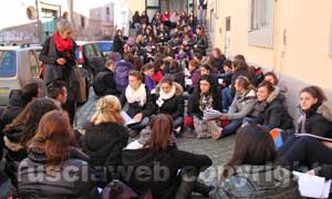 La lezione di sociologia "on the road", fuori dal Santa Rosa
