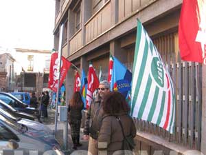 Il sit-in di fronte all'Inps