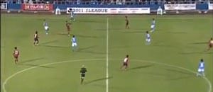 Il momento prima del gol di testa