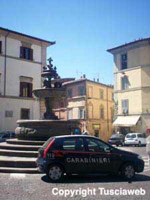 I carabinieri in piazza del Comune